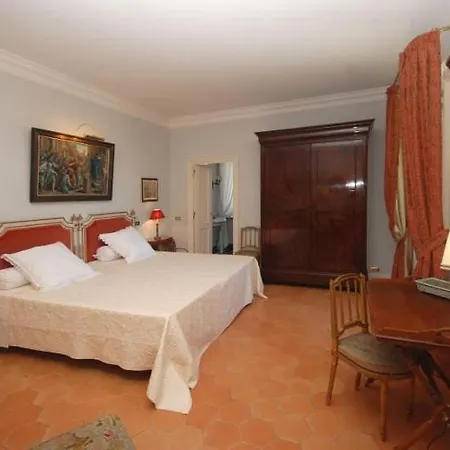 Sleeps 6 Pool Air Con Wifi Willa